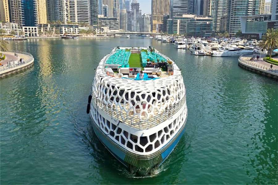 Dubai: Mega Yacht Dinner Cruise with Buffet - Key things that make this cruise worth your evening