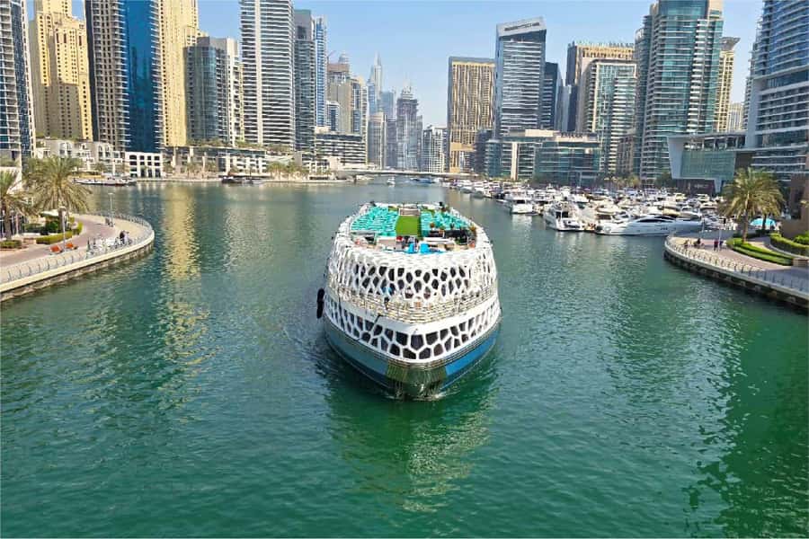Dubai: Mega Yacht Dinner Cruise with Buffet - The mega-yacht dinner: buffet stations that make your night easier