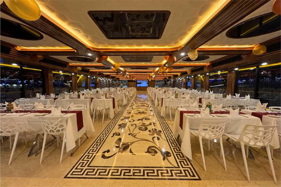 Dubai: Mega Yacht Dinner Cruise with Buffet - Timing and meeting point: how to avoid first-night confusion