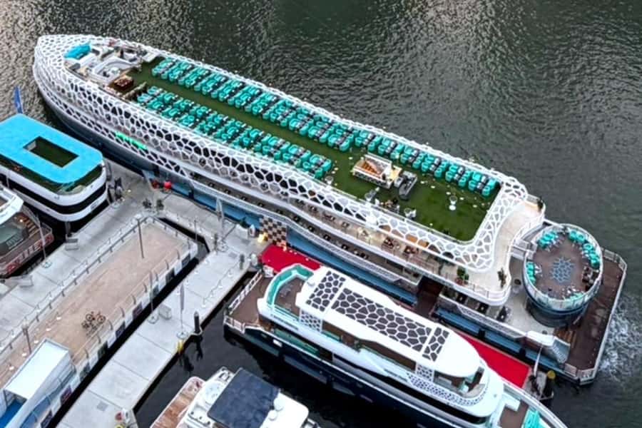 Dubai: Mega Yacht Dinner Cruise with Buffet - Should you book this Dubai Marina mega yacht dinner cruise?
