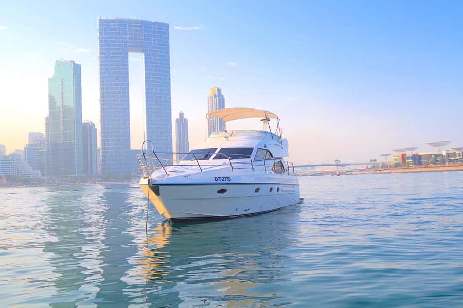 Dubai: Private Luxury Cruise on a Stylish 50ft Yacht - Photography help without the awkwardness