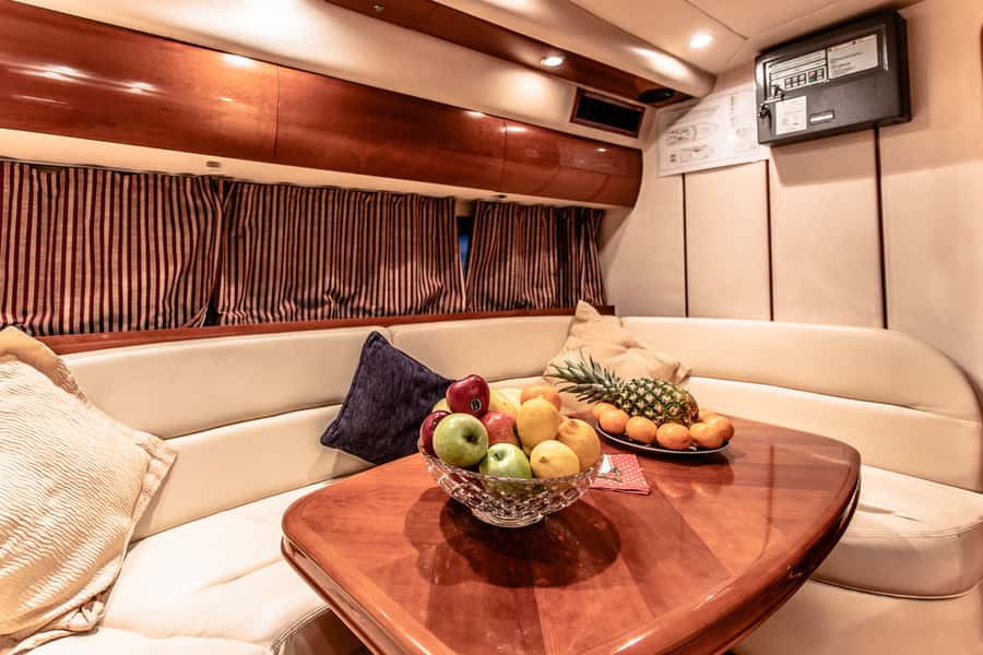 Dubai: Private Luxury Everest Yacht Cruise from Dubai Marina - Daylight vs evening: which one matches your mood