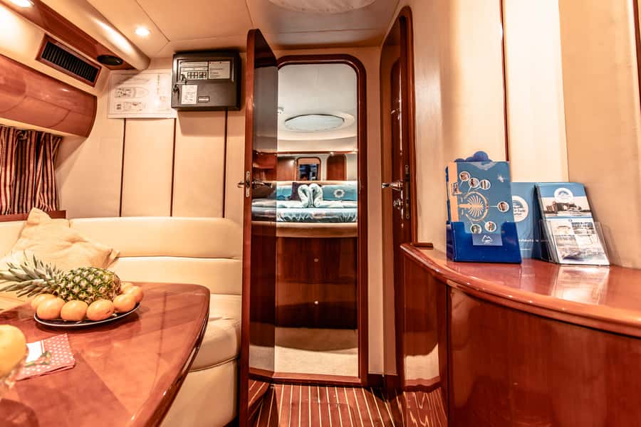 Dubai: Private Luxury Everest Yacht Cruise from Dubai Marina - Food, drinks, BBQ, and fishing: how to plan without stress