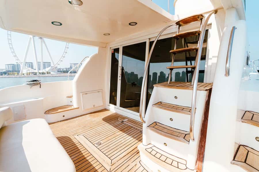 Dubai: Private Luxury Yacht Tour on a 50-Foot Yacht - Key Things That Make This Yacht Tour Work