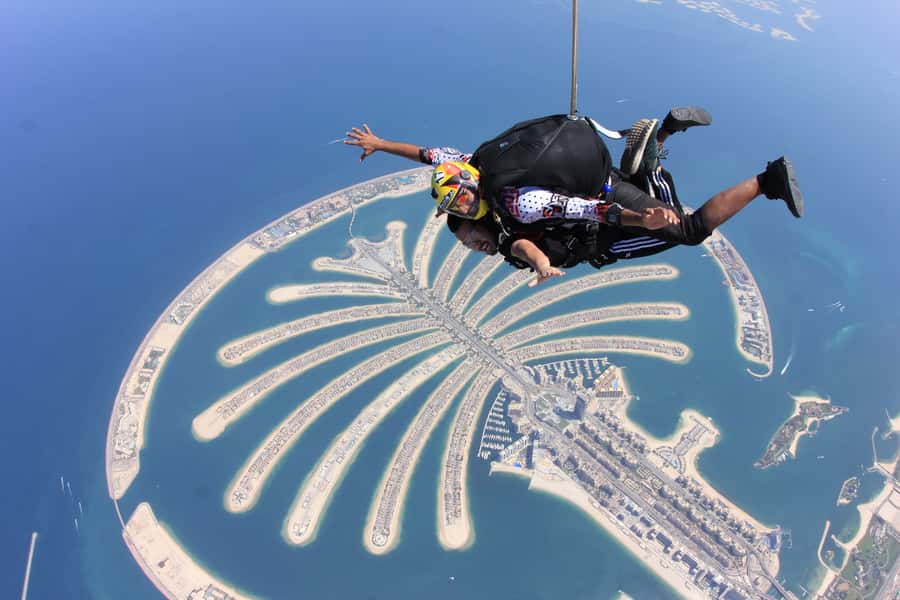 Dubai: Skydive at The Palm with Photos, Video & Yacht Tour - The Climb Over Dubai: 20 Minutes Up and 13,000 ft Exit