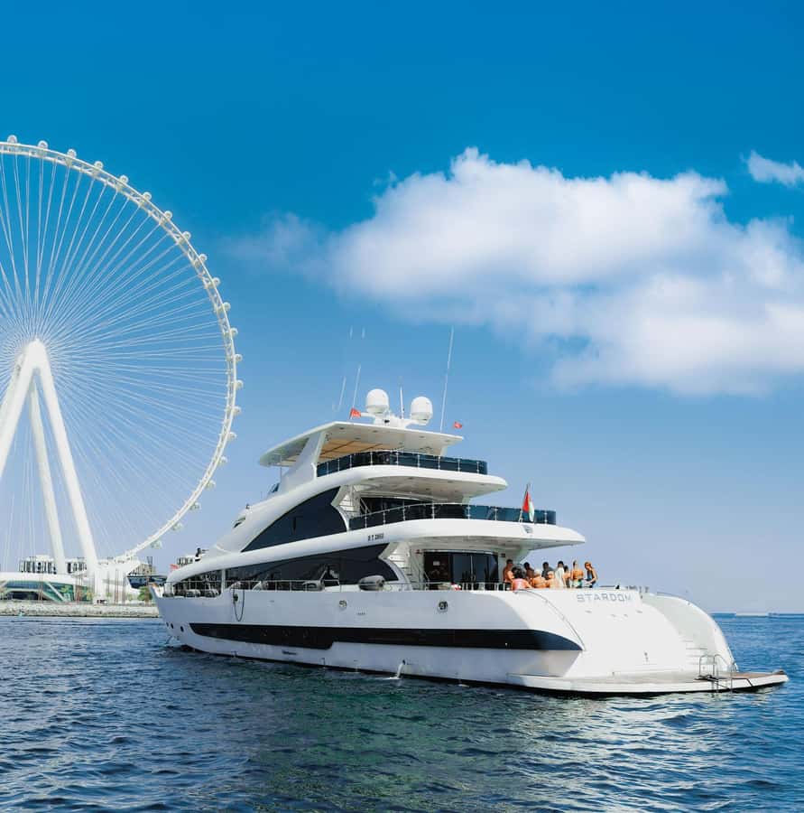 Dubai: Superyacht Experience with Live Music & Drinks - Food and timing: breakfast, lunch, or dinner that keeps coming