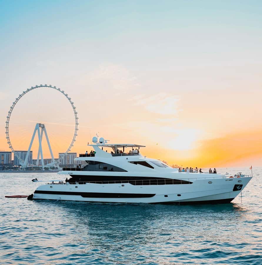 Dubai: Superyacht Experience with Live Music & Drinks - The drinks station: premium beverages with real choices