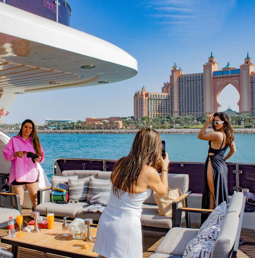 Dubai: Superyacht Experience with Live Music & Drinks - Price and value: why $113 per person can feel like a bargain