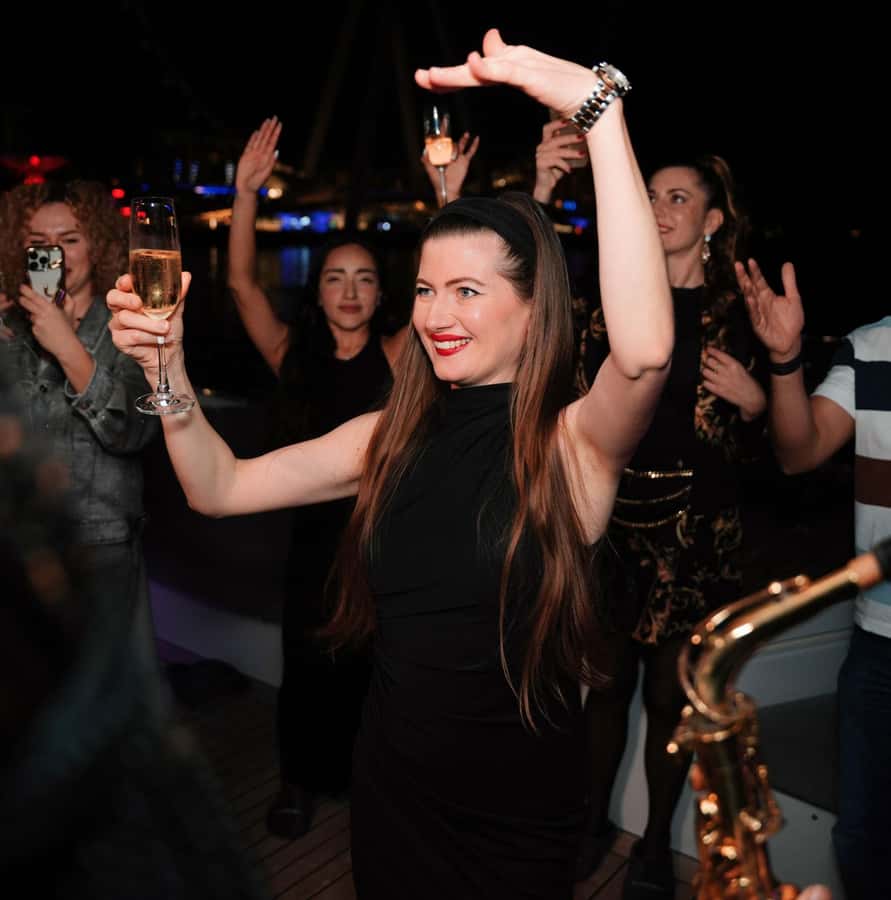 Dubai: Superyacht Experience with Party & Live DJ - The 9:00 PM superyacht timing that helps your whole night