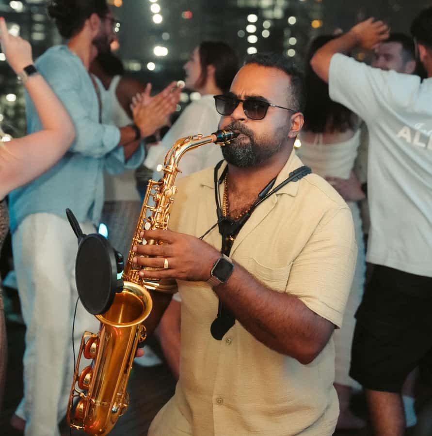 Dubai: Superyacht Experience with Party & Live DJ - VIP comfort plus onboard extras you’ll actually use