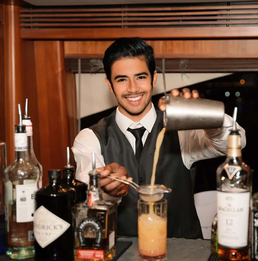 Dubai: Superyacht Experience with Party & Live DJ - Price and value: is $113 really fair for what you’re getting?