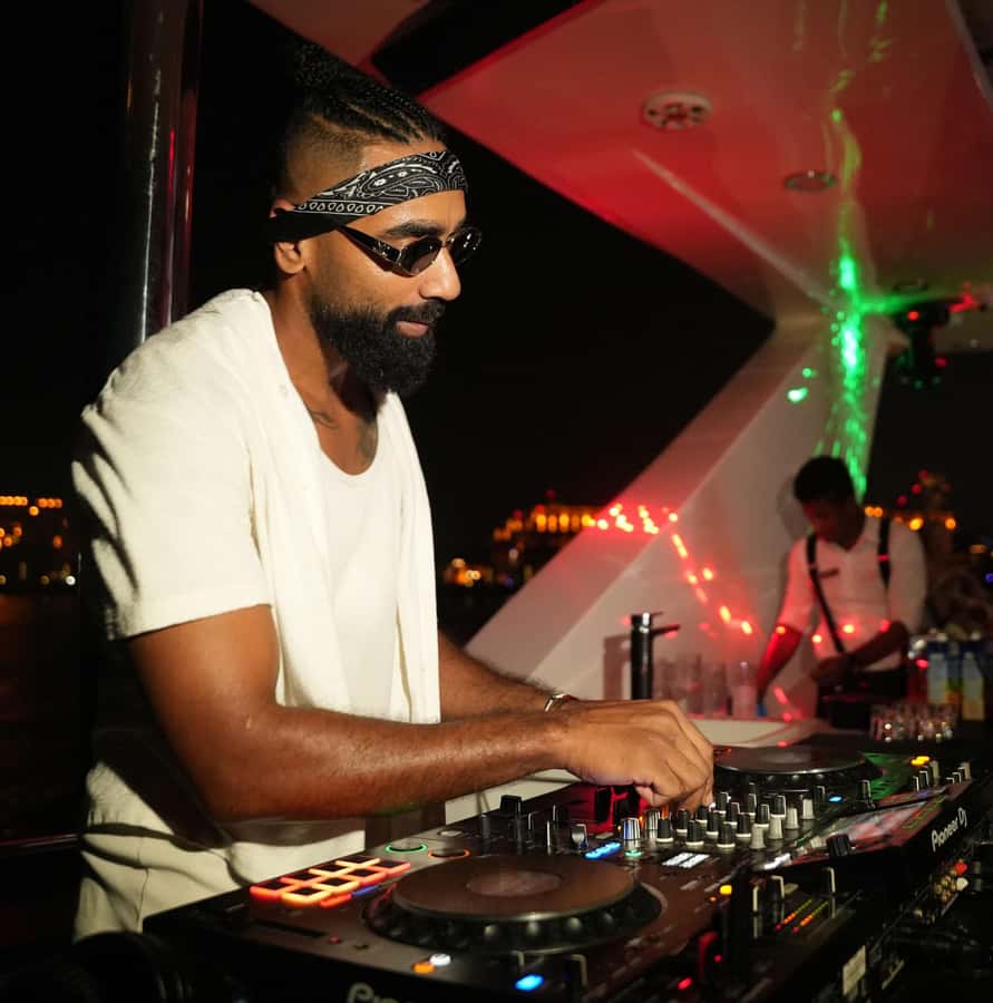Dubai: Superyacht Experience with Party & Live DJ - Meeting point reality check: Gate 2, Berth AA (and taxi directions)