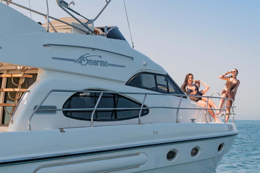 Dubai Yacht Tour - Boat Trip upto 12 guests Private event - Why this private yacht view hits harder than a land-based photo stop
