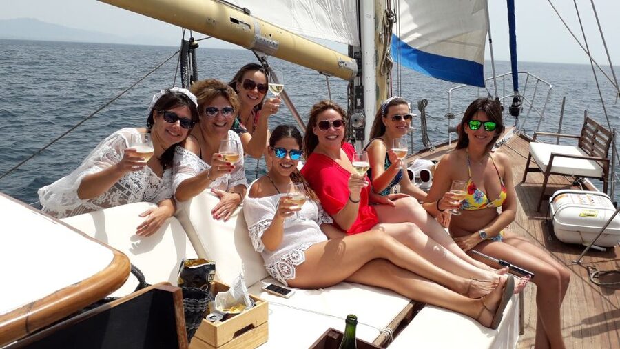 Estepona: Dolphin Watching Sailboat Cruise with Drink - Getting to Puerto de Estepona and Boarding Intrépido at Pontoon 6