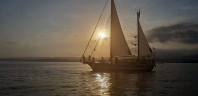 Estepona: Sunset Sailboat Cruise with Drink - Intrépido Sailboat and the Small-Group Advantage