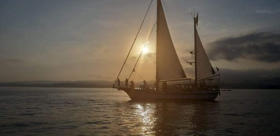 Estepona: Sunset Sailboat Cruise with Drink - Intrépido Sailboat and the Small-Group Advantage