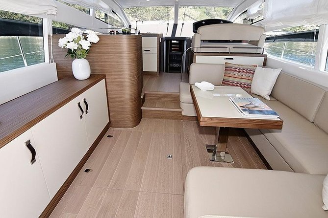Fjordcruise in a Luxury Yacht Arctic Queen - The 3-Hour Plan: How Your Time on the Water Likely Flows