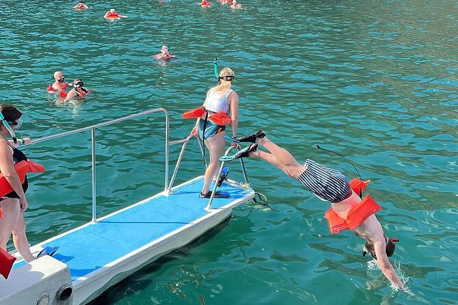 Flamingo Family Fun Catamaran Snorkel:Comfortable shaded seating - Comfort and Practicalities: Shade, Towels, and What to Pack