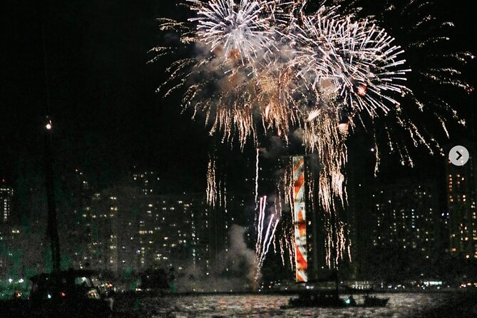 Friday Night Catamaran Fireworks Sail with Open Bar - Friday night fireworks on a catamaran: why this route is smart