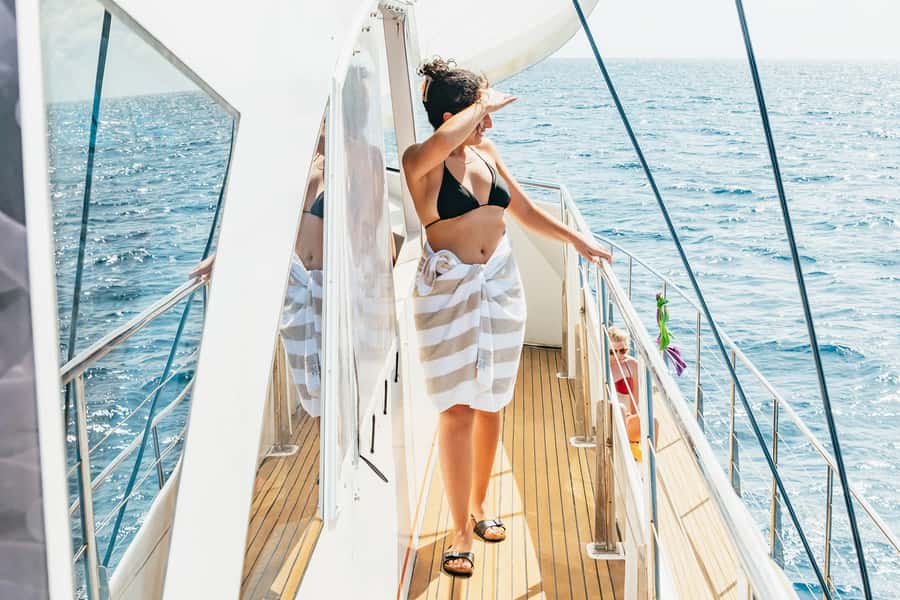 From Cairns: Great Barrier Reef Cruise by Premium Catamaran - Second reef stop: what to watch for (and how not to miss it)