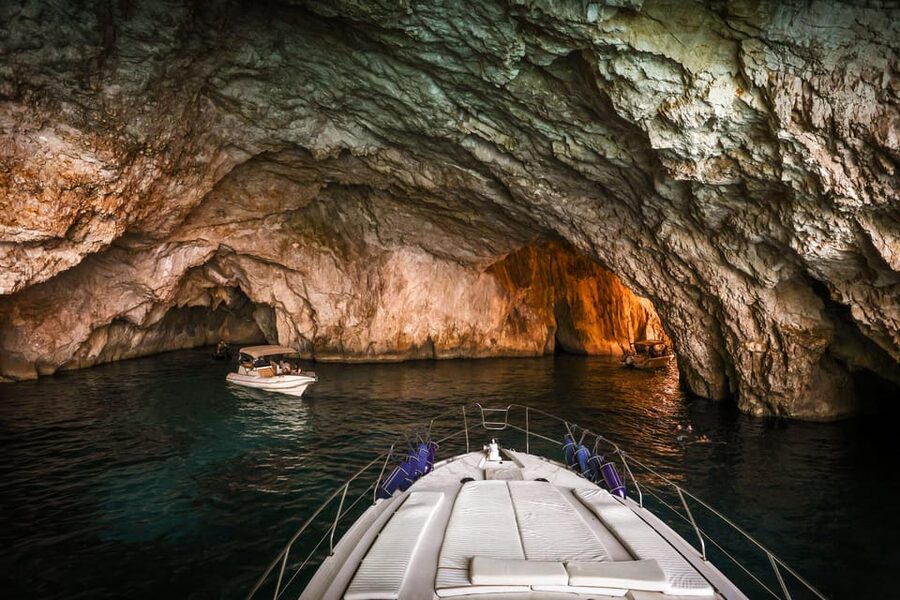 From Corfu: Luxury Yacht Cruise to Paxos and Antipaxos - The ideal passenger profile: who should book this cruise