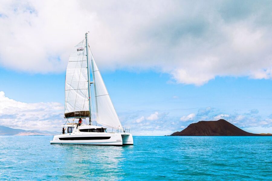From Corralejo/Caleta de Fuste: Lobos Island Catamaran Trip - On Board the Catamaran: Lunch, Drinks, and a Real Break
