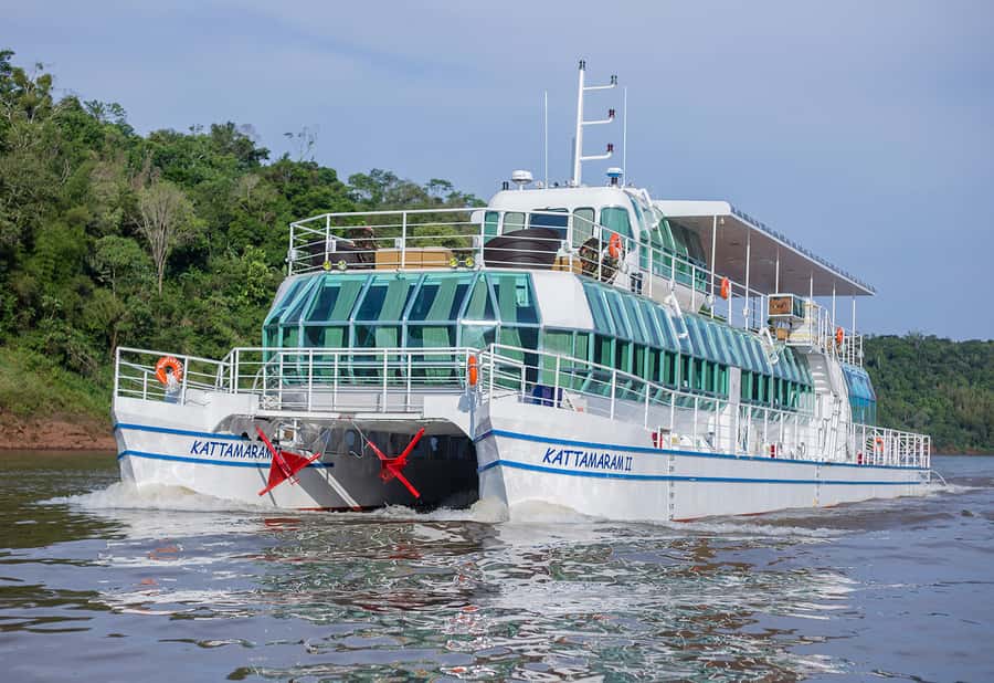 From Foz do Iguaçu: Sunset Catamaran Tour with Meal - Key things to know before you go