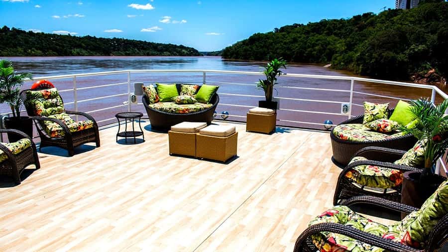 From Foz do Iguaçu: Sunset Catamaran Tour with Meal - Getting to Echaporã Port: the shared-van reality