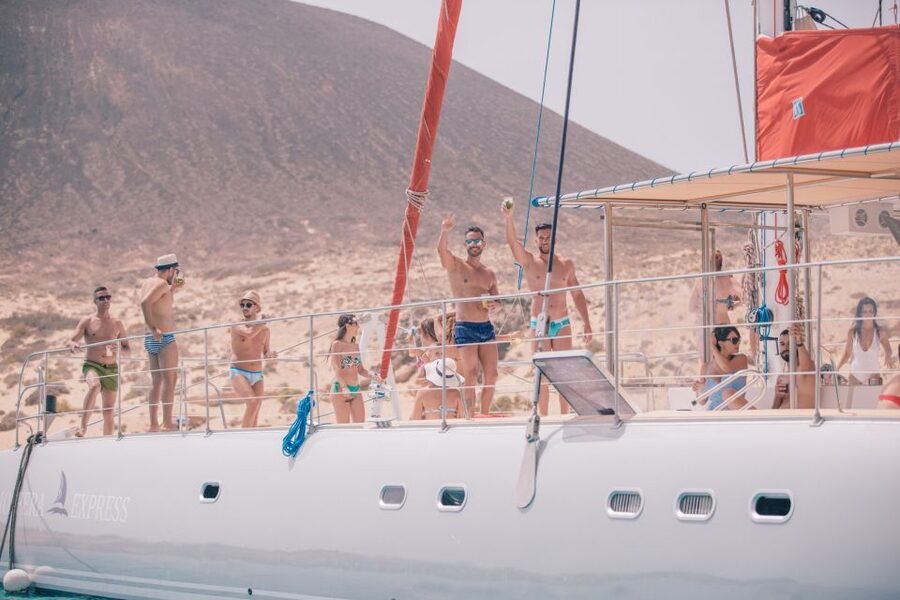 From Lanzarote: Sailing Day Trip Around La Graciosa - Your guide and crew: what makes the experience feel personal