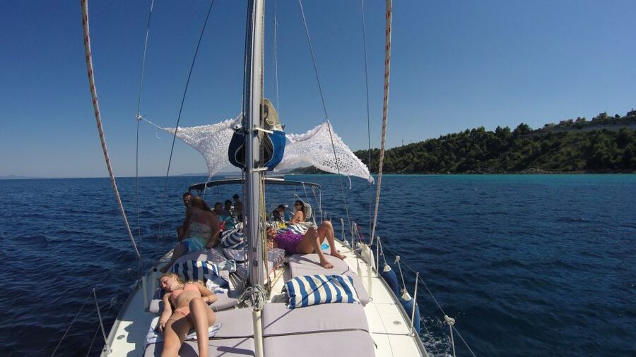 From Nea Fokea: Chalkidiki 6-Hour Cruise by Sailing Boat - Kriopigi beach bar break and fruit salad fuel