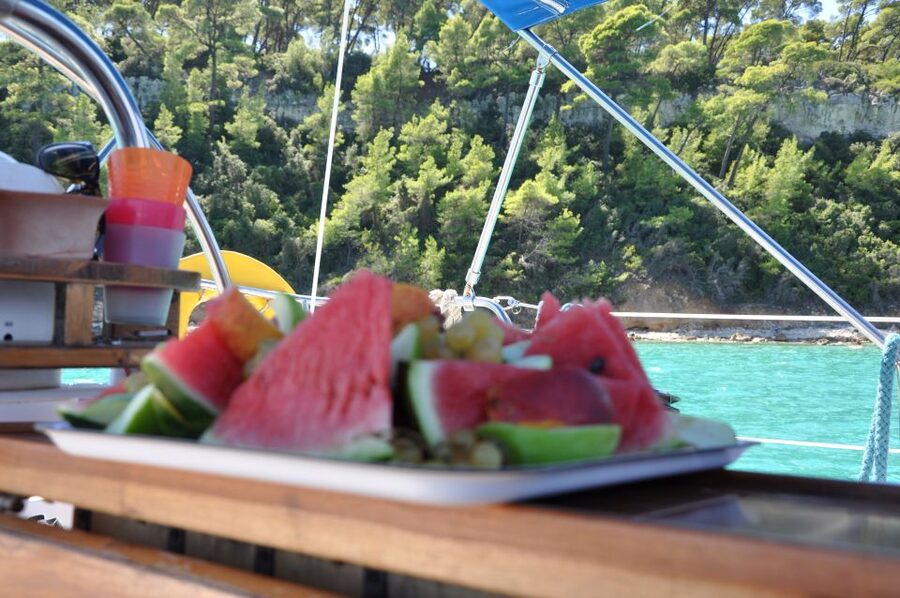 From Nea Fokea: Chalkidiki 6-Hour Cruise by Sailing Boat - Kalithea Beach lunch: sandwiches, wine, coffee, iced tea
