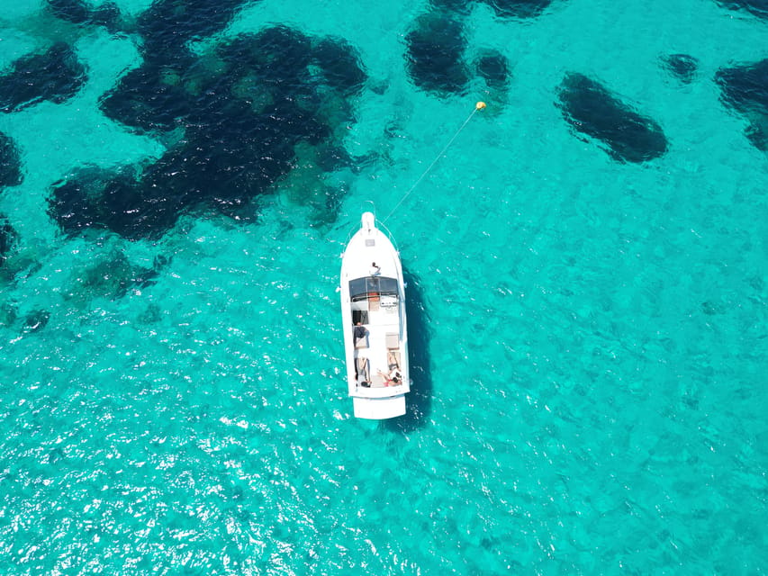 From Palau/La Maddalena: All inclusive Yacht Tour - Food and drinks aboard: aperitif first, seafood pasta at lunch