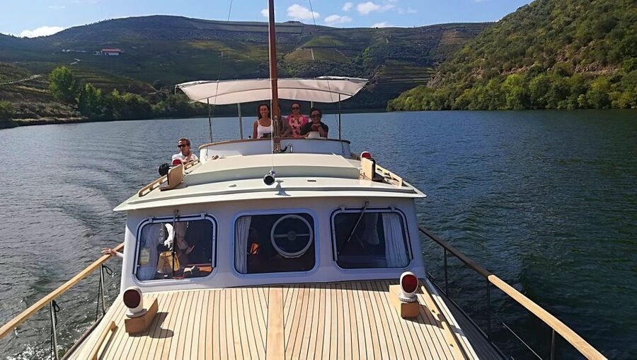 From Pinhão: Private Yacht Cruise along the Douro River - Where it all starts: Ânima Durius and your Pinhão departure