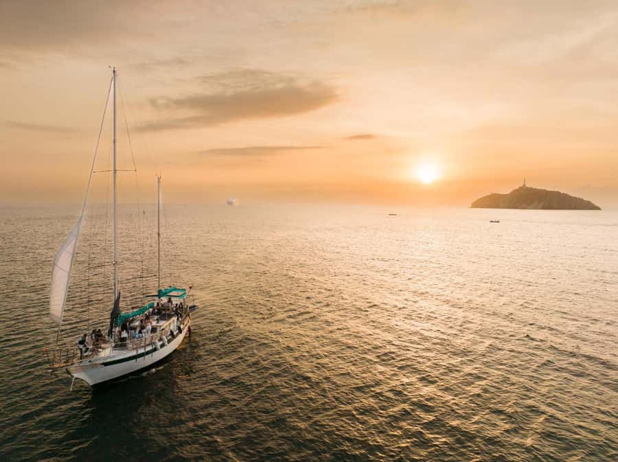 From Santa Marta: Sunset Sailboat Tour with 2 Beverages - From Marina to Taganga Bay: Why This Sunset Sail Works