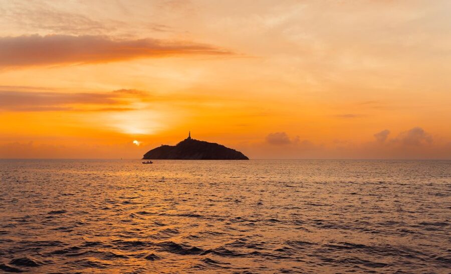 From Santa Marta: Sunset Sailboat Tour with 2 Beverages - The Real Ride: Bumpy Water vs. Relaxing Evening