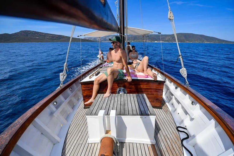 From Stintino: sailing trip to Asinara with Lunch - The first big stop: Cala Reale and Asinara National Park time