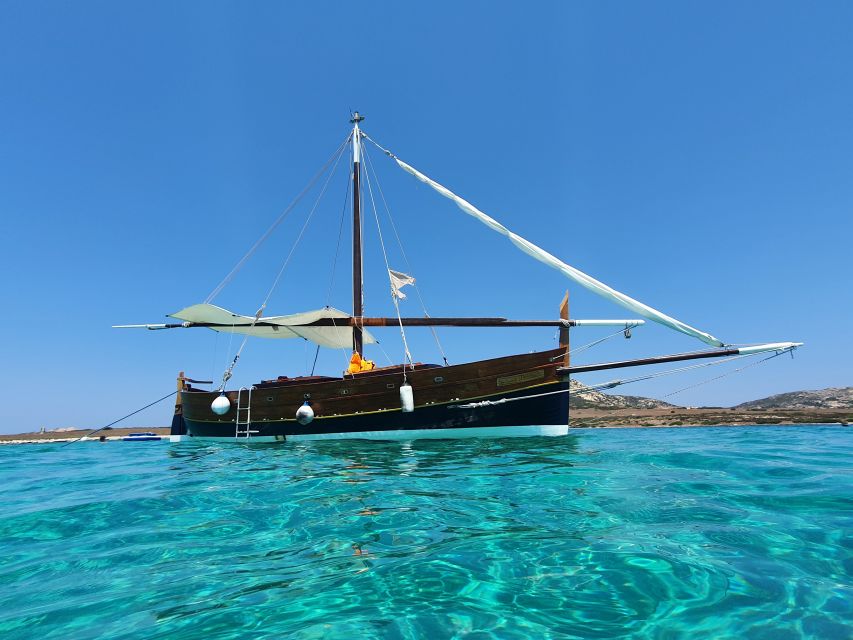 From Stintino: sailing trip to Asinara with Lunch - A note on how the boat moves: motor navigation, sailing feel