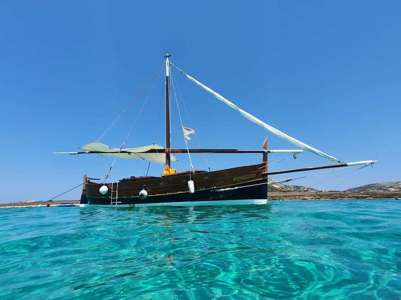 From Stintino: sailing trip to Asinara with Lunch - The crew vibe: Alessandro and Patrizia’s hands-on style
