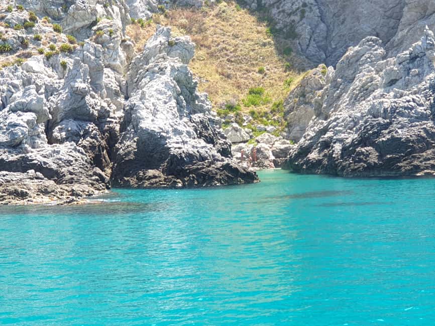 From Tropea: Sailing tour along the coast of the Gods - Finding the boat: North jetty vs. vibes