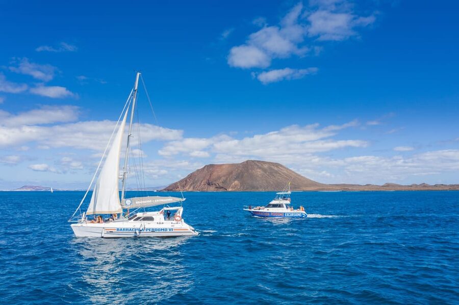 Fuerteventura : Catamaran excursion to Lobos Island - Corralejo Catamaran Day: Small Group Comfort for Lobos