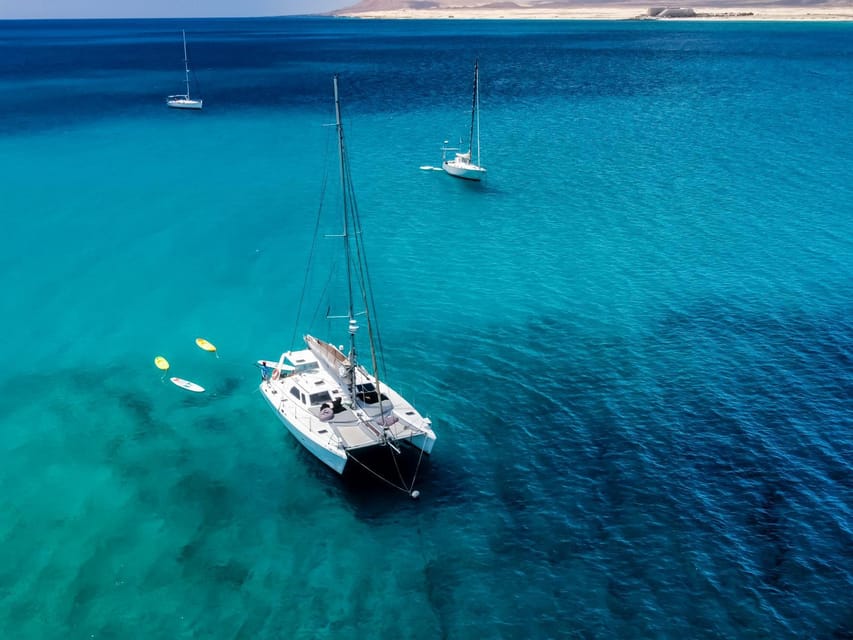 Fuerteventura : Catamaran excursion to Lobos Island - The 1-Hour Sail Around Lobos: Volcano Caves and Time to Look