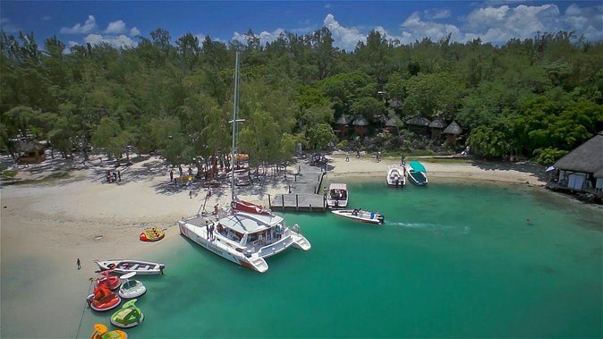 Full-Day Catamaran Cruise to Île aux Cerfs with BBQ Lunch - Price and value: $81.10 for a full day with island time and unlimited drinks