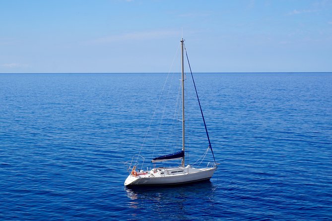 Full-day sailing excursion along the coast - What’s on board (and what you’ll want to bring)