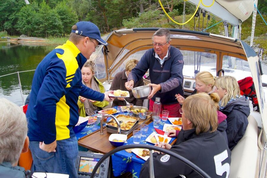 Full-Day Stockholm Archipelago Sailing Tour - Steering the yacht: what you get when the captain teaches