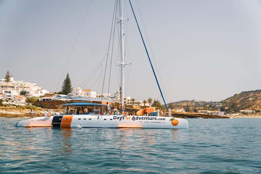 FUN & CHILL – GOLDEN COAST SAILING TOUR - Front nets and sun time: the best part if you pack right