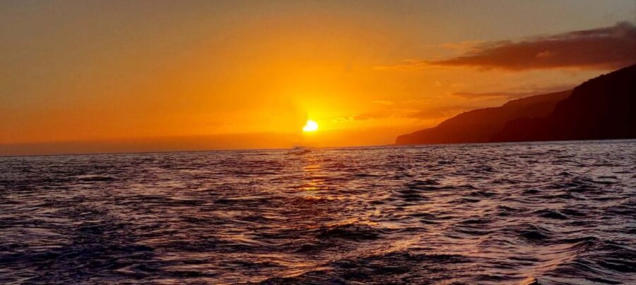 Funchal: Cabo Girão Sunset Catamaran Tour - Sunset Time: Watching the Light Shift on the Return to Funchal