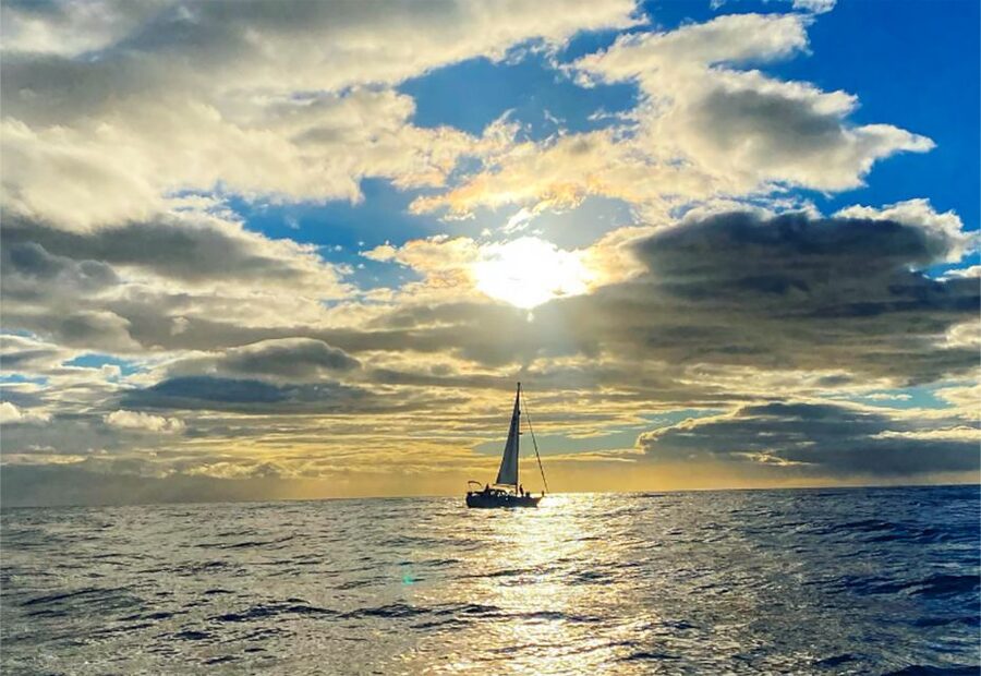 Funchal: Sunset Sailing Tour - The open bar on a sunset sail: drinks included, but keep your sea-legs in mind