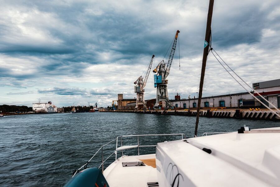 Gdańsk: Motlawa and Port yacht cruise with Welcome Drink - Solidarity’s Place in the Story, Seen Differently