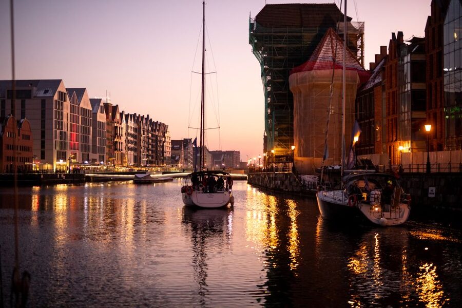 Gdańsk: Motlawa and Port yacht cruise with Welcome Drink - When the Bay of Gdańsk Shows Up (Weather Edition)
