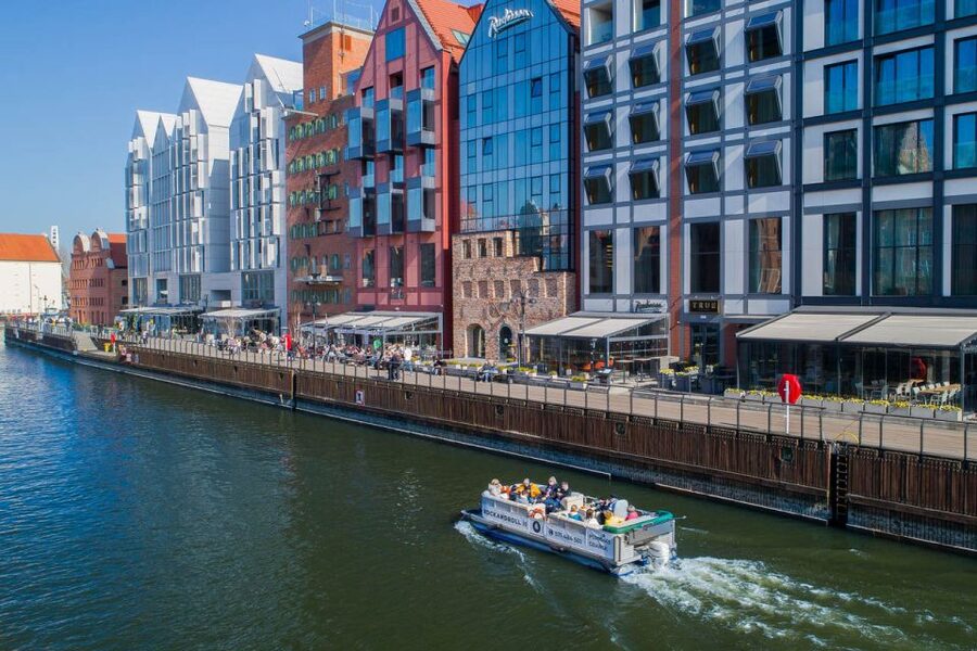 Gdańsk: Motlawa River Sightseeing Catamaran Cruise - Audio guide and what you’ll actually learn on a 45-minute loop